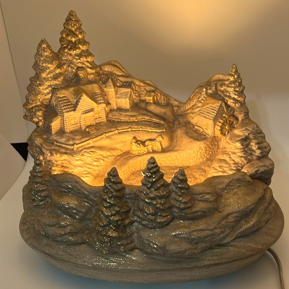 Holiday Light Lamp Winter Scene Painted Mold Gold Works.